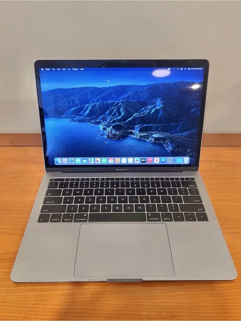 2017 Apple MacBook Pro 13.3” i5 2.3Ghz 8GB Ram 256GB SSD macOS Ventura A1708.